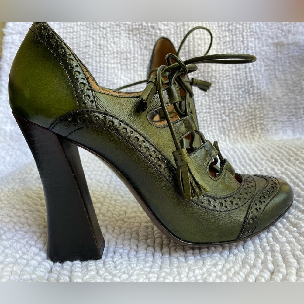 Tory Burch Astrid Distressed Leather Pump